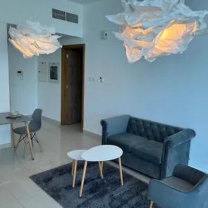 شقة Golden Vacation Homes Continental Tower Marina, دبي